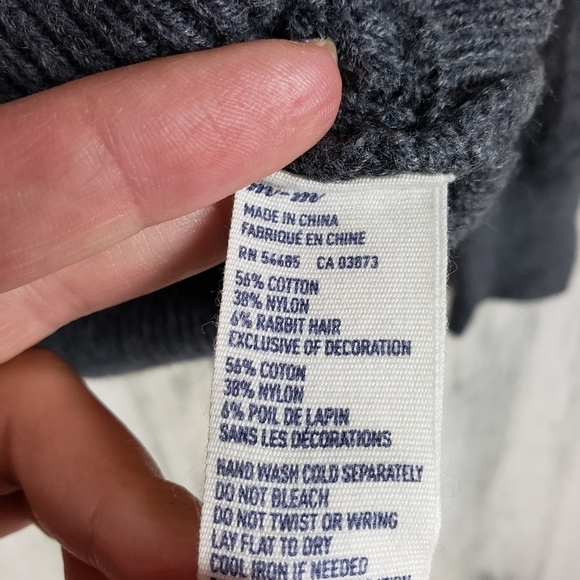 AEO beautiful gray sweater size medium - Picture 6 of 9